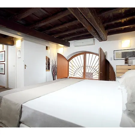 Luxury - Vicolo Palle